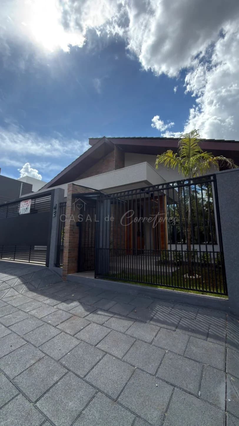 Casa Alto Padrão no Tropical.