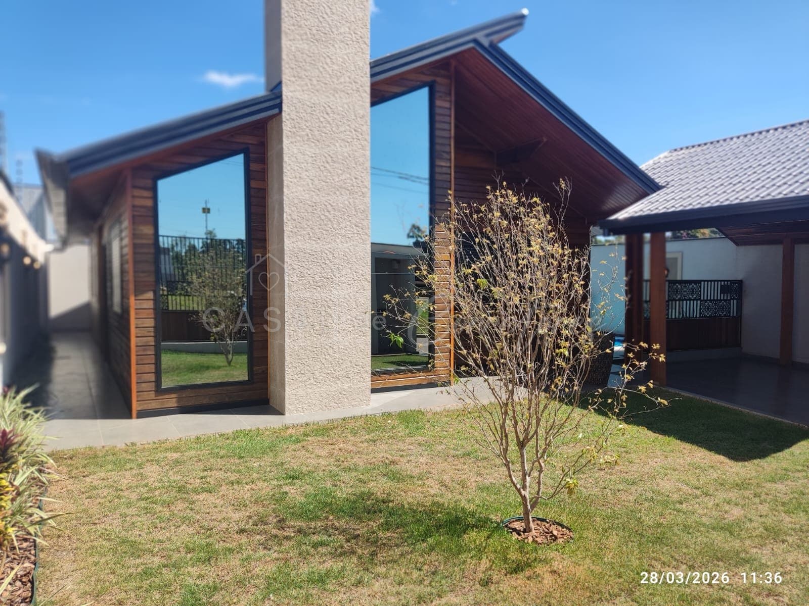 Casa de alto padrão com piscina aquecida